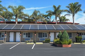 Exterior - Lone Oak Lodge (Monterey)