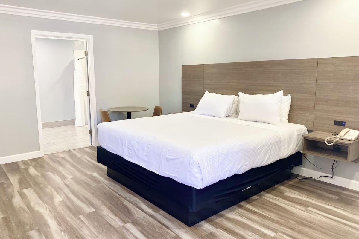 Basic Room, 1 King Bed, Accessible | 2 bedrooms, premium bedding, blackout drapes, soundproofing