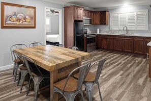 Premium bedding, memory foam beds, blackout drapes, soundproofing - Lone Oak Lodge (Monterey)