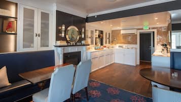 Free daily on-the-go breakfast