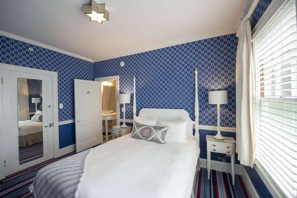 Room, 1 Queen Bed (Riverhouse) | Premium bedding, down comforters, individually decorated