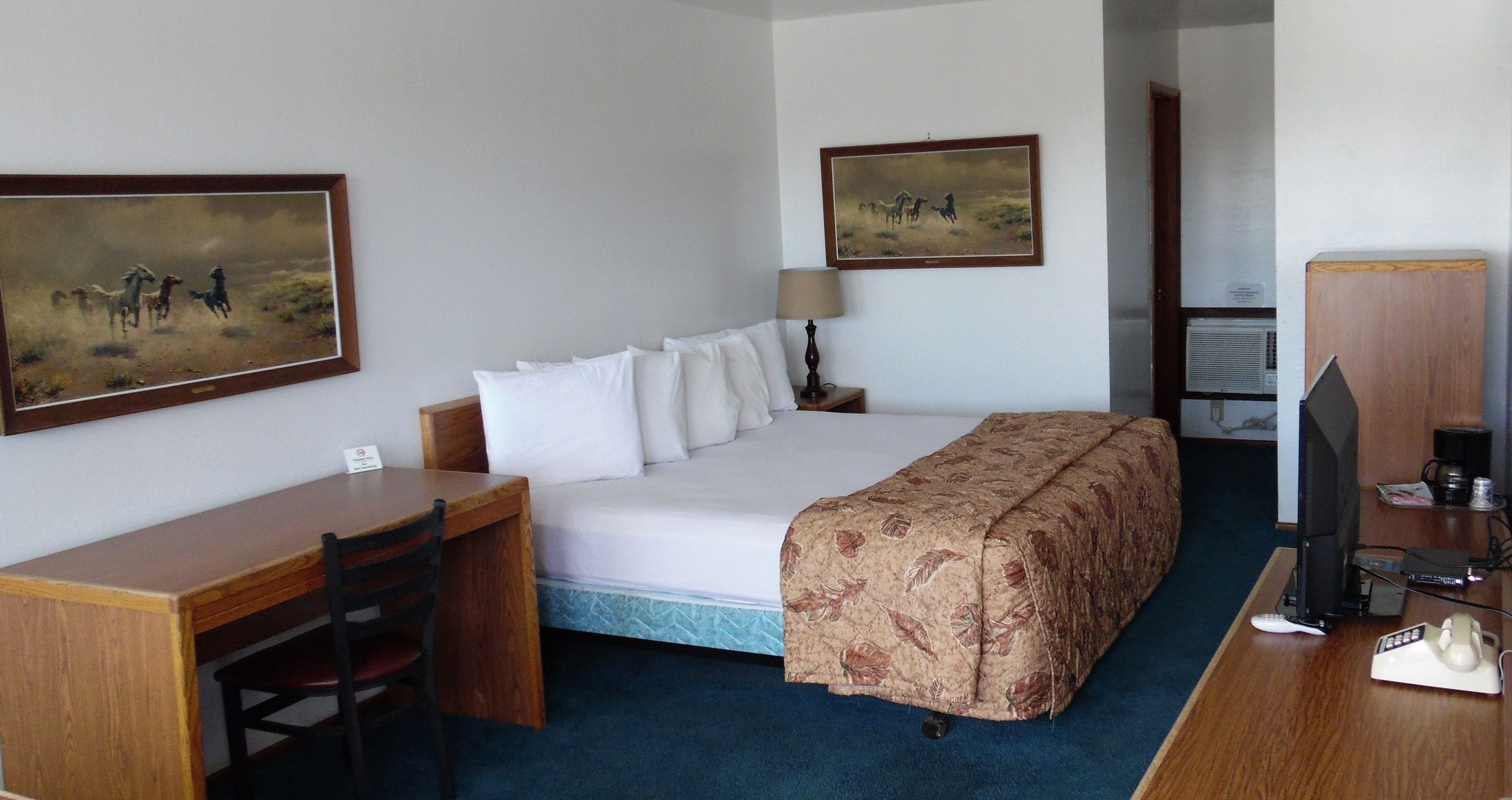 Chambre, 1 très grand lit | Accès au Wi-Fi (inclus), literie fournie