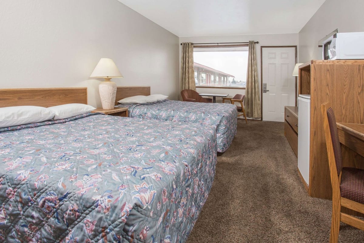 Free WiFi, bed sheets