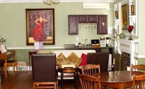 Dining - Carisbrooke Inn (Ventnor City)