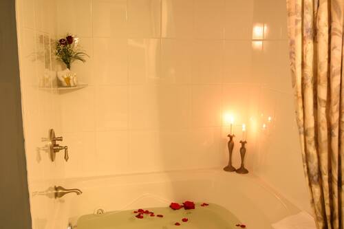 Jetted bathtub