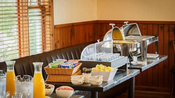 Free daily continental breakfast 