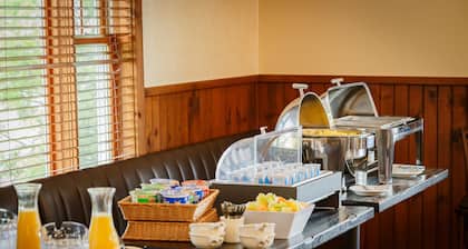 Flagship Inn and Suites