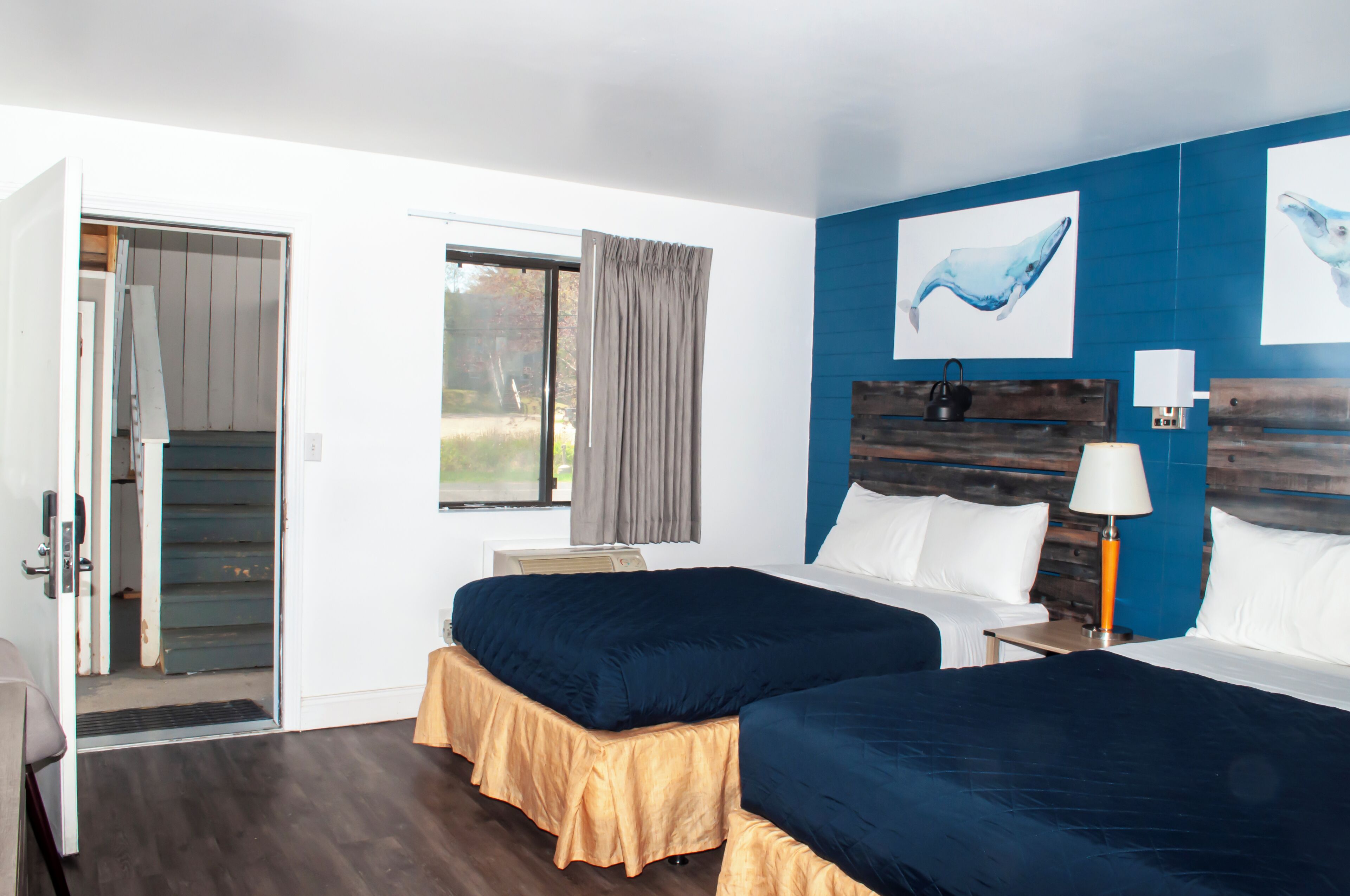 Iron/ironing board, free WiFi, bed sheets