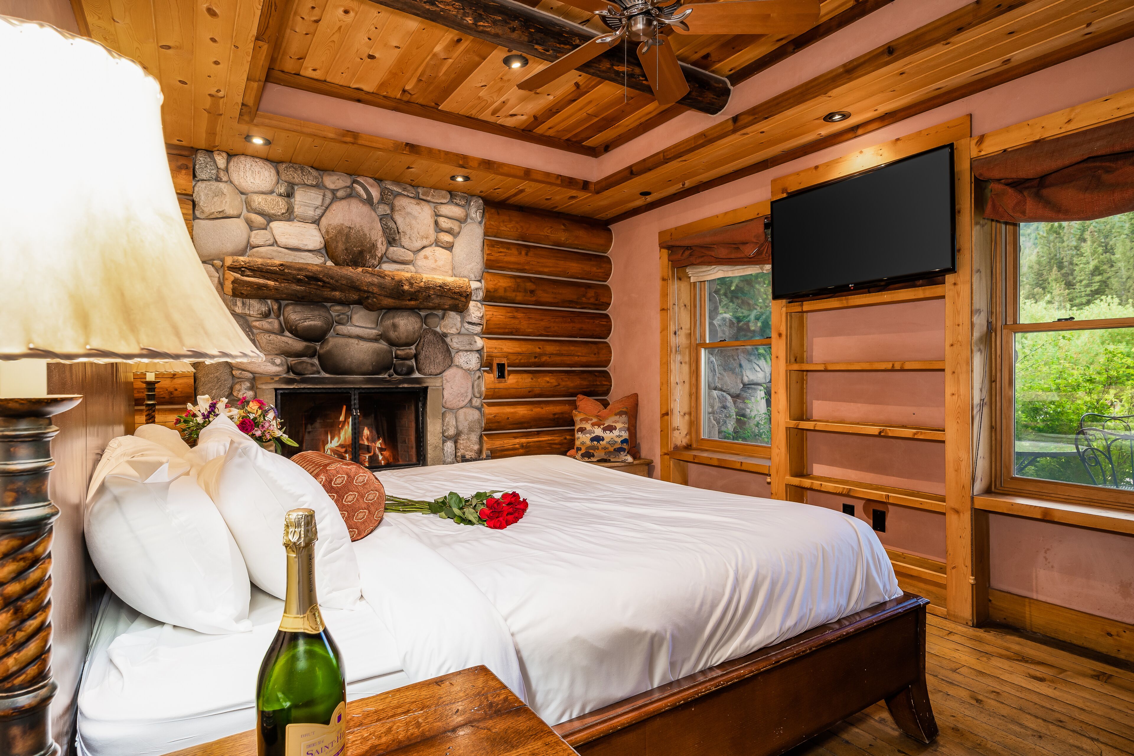 deluxe suite, 1 king bed (pondside) | premium bedding, desk, iron/ironing board, free wifi