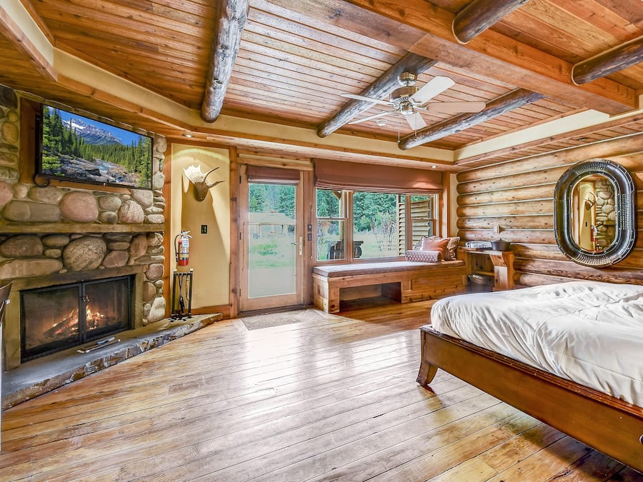 Luxury Room, 1 King Bed (Pondside) | Premium bedding, desk, iron/ironing board, free WiFi