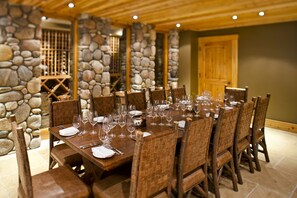Restaurant - Rainbow Ranch Lodge (Gallatin Gateway)