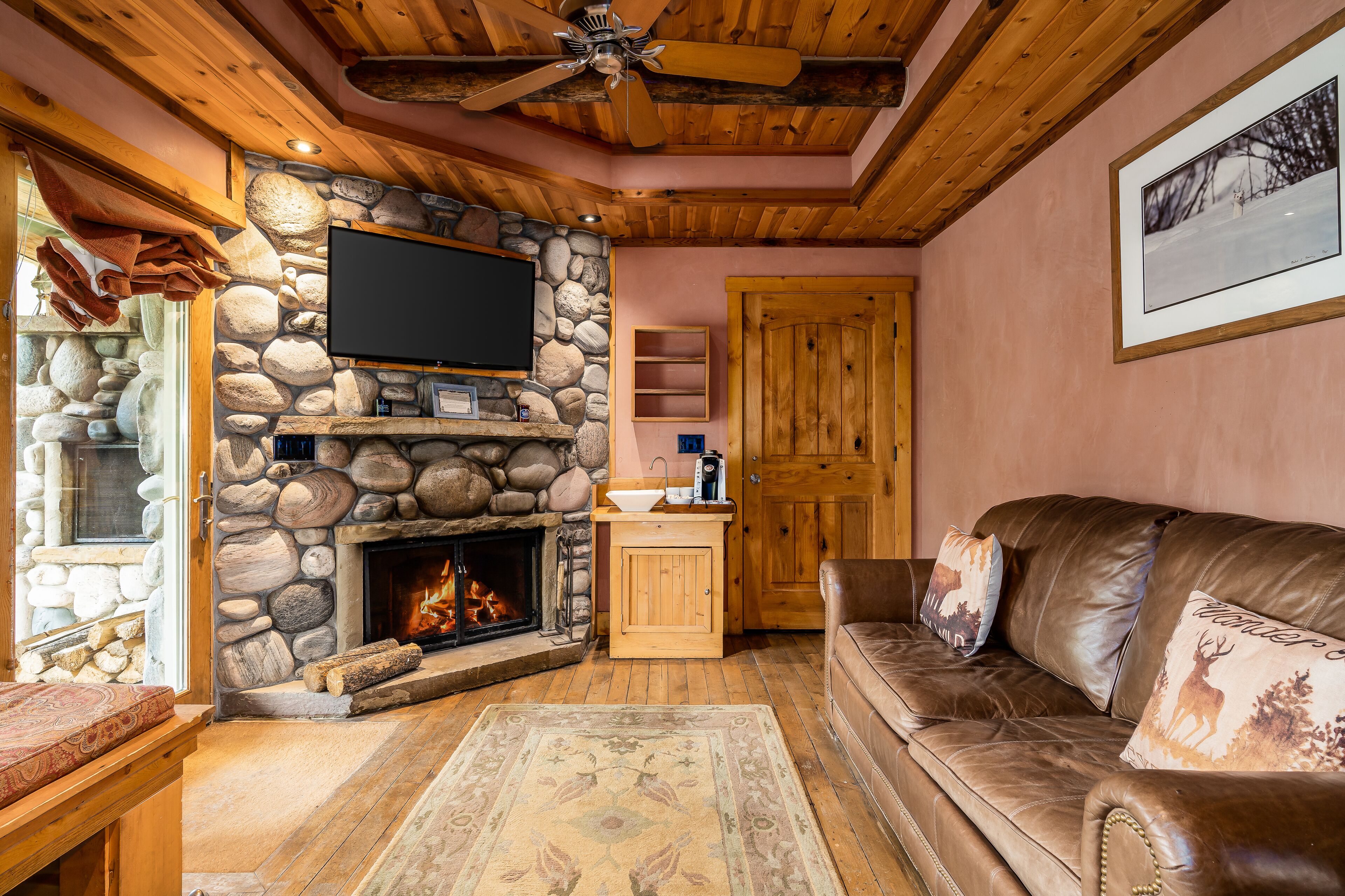 deluxe suite, 1 king bed (pondside) | living area | flat-screen tv