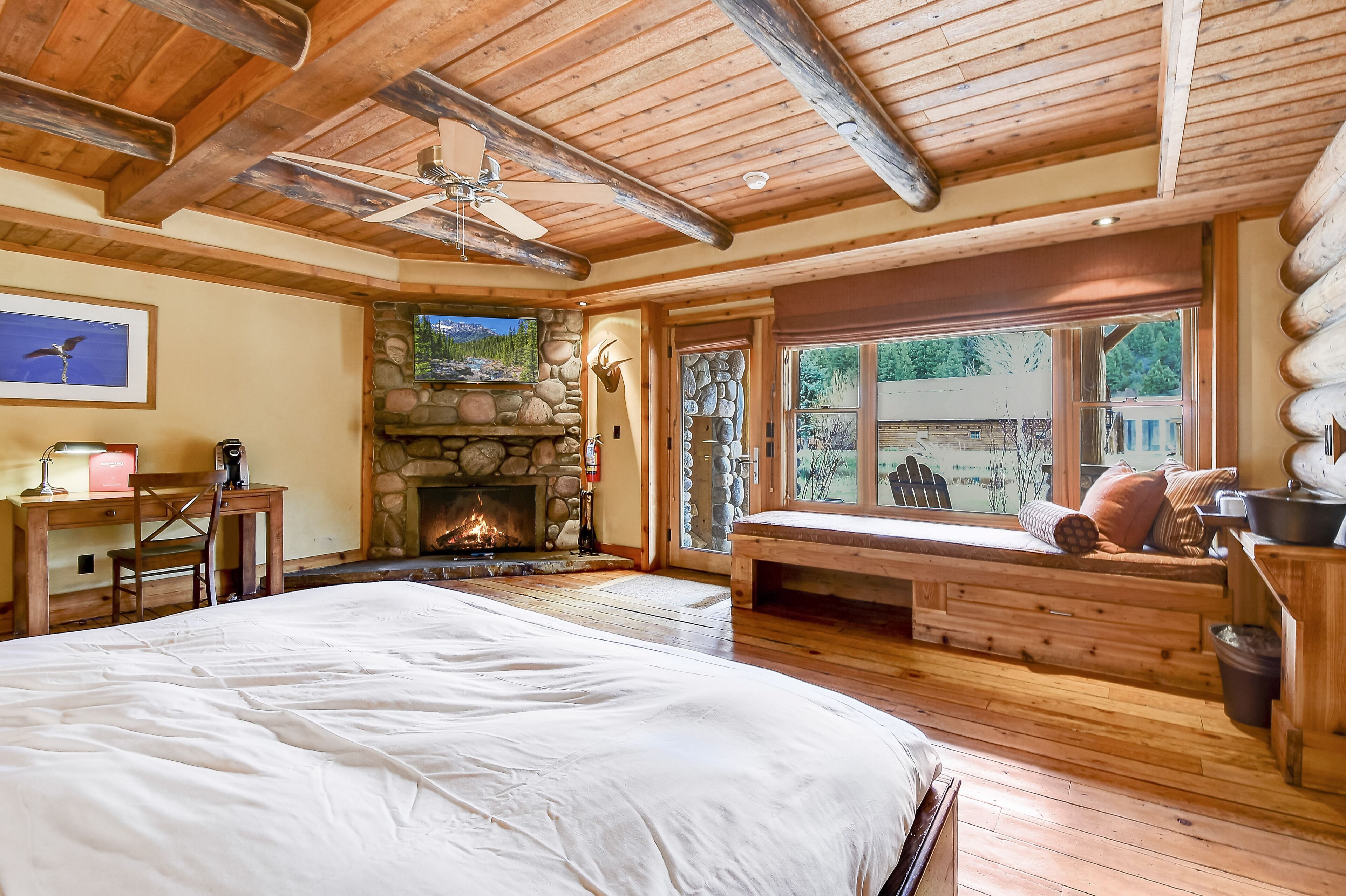 luxury room, 1 king bed (pondside) | premium bedding, desk, iron/ironing board, free wifi