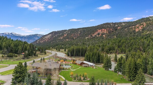 Property grounds - Rainbow Ranch Lodge (Gallatin Gateway)