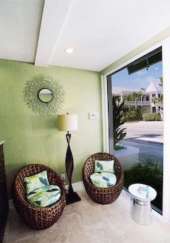Lobby lounge at Silver Palms Inn