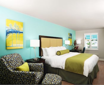 Egyptian cotton sheets, premium bedding, down comforters, pillowtop beds at Silver Palms Inn