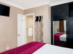 Standard Room, 1 Queen Bed, Non Smoking, Refrigerator & Microwave | Television