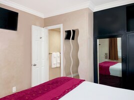 Standard Room, 1 Queen Bed, Non Smoking, Refrigerator & Microwave | Television