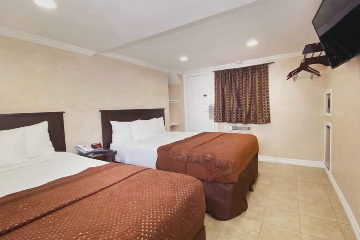 Premium bedding, desk, iron/ironing board (on request)
