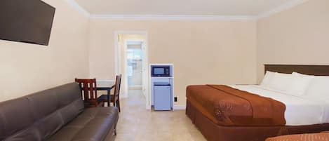 Family Suite, 2 Bedrooms, Non Smoking, Refrigerator & Microwave | Premium bedding, desk, iron/ironing board, cribs/infant beds