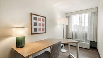 Chambre, plusieurs lits | Wi-Fi gratuit, réveils, draps fournis