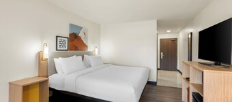 Spark by Hilton Freeport