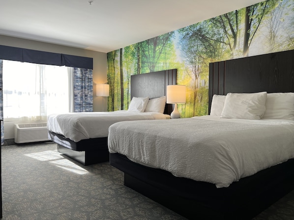 Deluxe-Doppelzimmer, 2 Queen-Betten (2 Queen) | Bügeleisen/Bügelbrett, kostenloses WLAN, Bettwäsche, Wecker