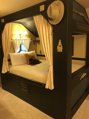 ห้องดีลักซ์สวีท, เตียงควีนไซส์ 1 เตียง | ห้องพักตกแต่งอย่างมีเอกลักษณ์, ตกแต่งพิเศษโดยเฉพาะ, Wi-Fi ฟรี