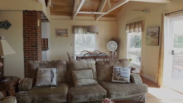 Ferienhaus, 2 Schlafzimmer, Küche, Meerblick | Wohnbereich