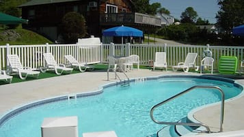 Piscine extérieure (ouverte en saison)