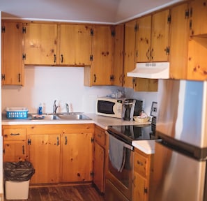 Familien-Suite, 1 Schlafzimmer, Küche, Meerblick | Blick auf den Garten