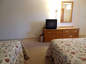 Standard Room, 2 Double Beds | Desk, iron/ironing board, free cots/infant beds, free rollaway beds - Cresco Motel (Cresco)