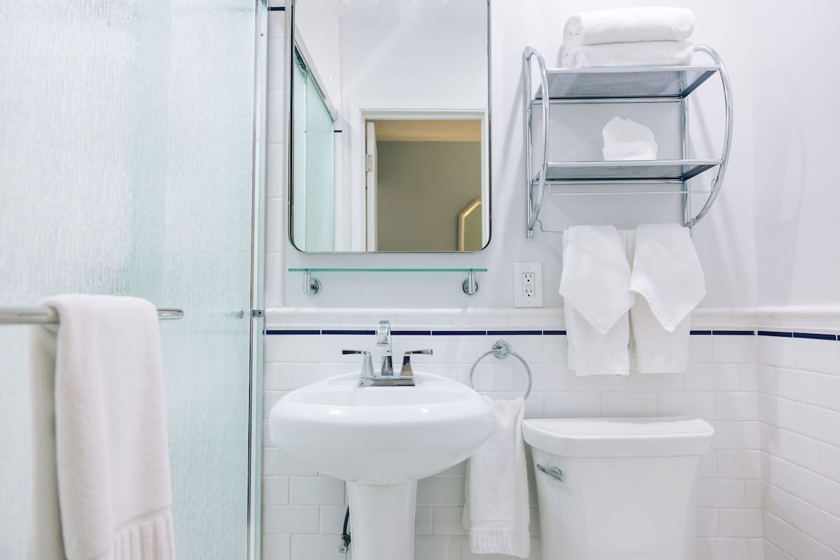 economy room queen bed | bathroom | hair dryer, towels