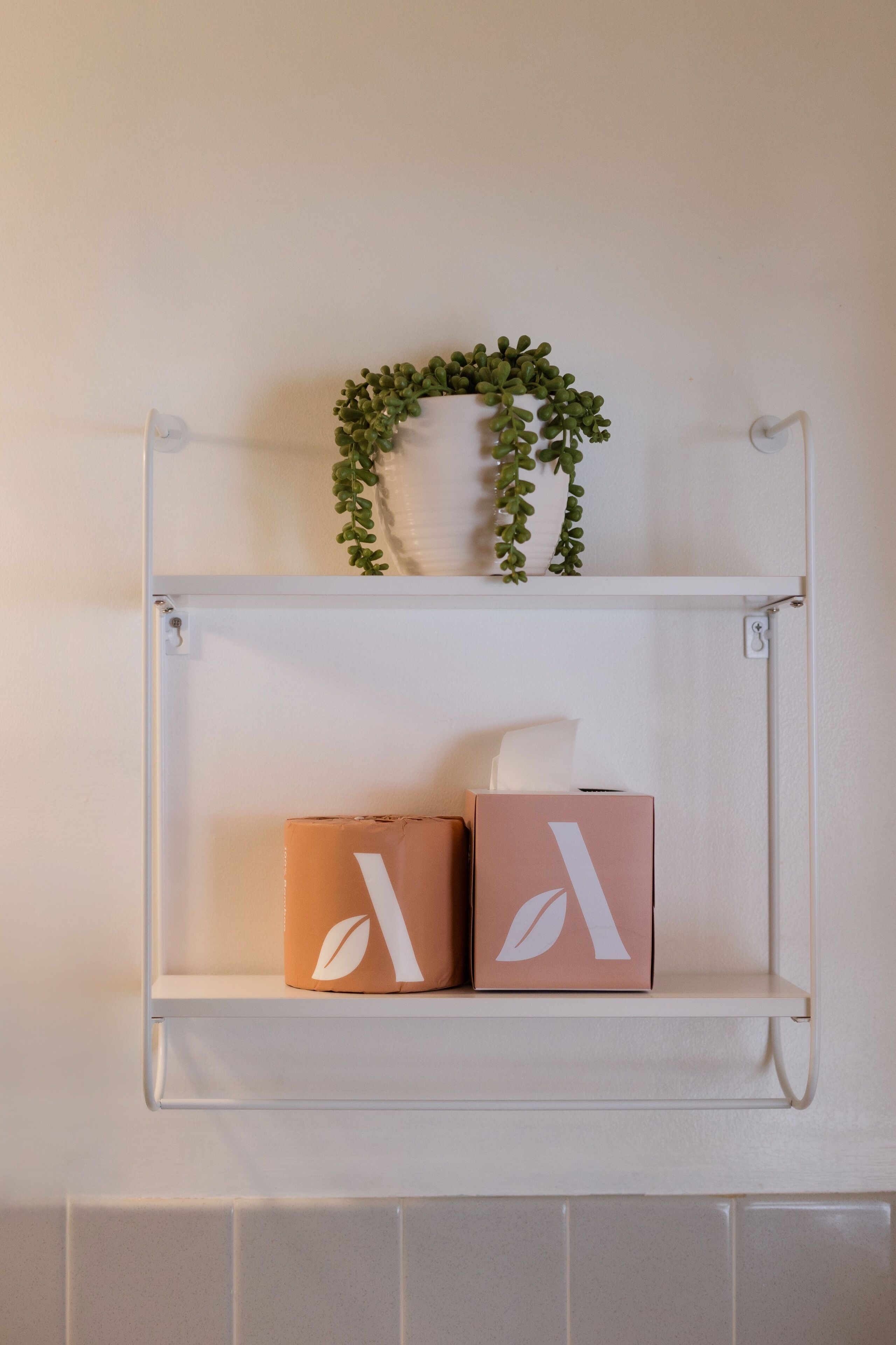 standard room, 1 king bed | bathroom | combined shower/bathtub, hair dryer, towels, soap