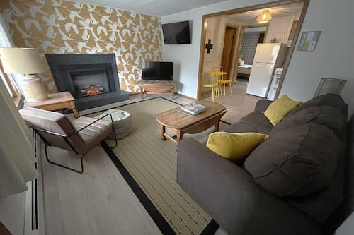 Kolmen hengen deluxe-huone | Minibaari, yksilöllisesti kalustettu
