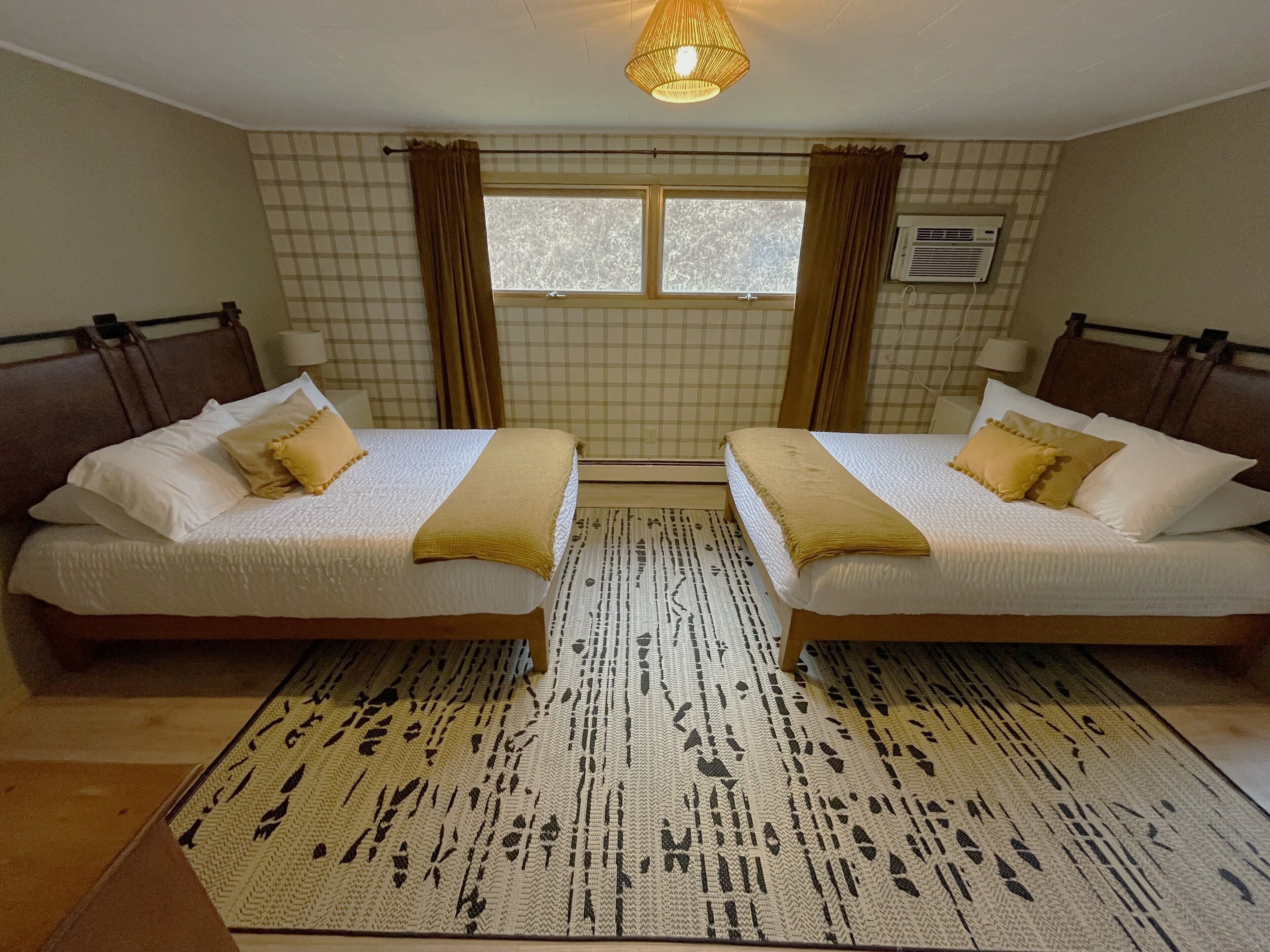 deluxe triple room | 1 bedroom, minibar, individually furnished, laptop workspace