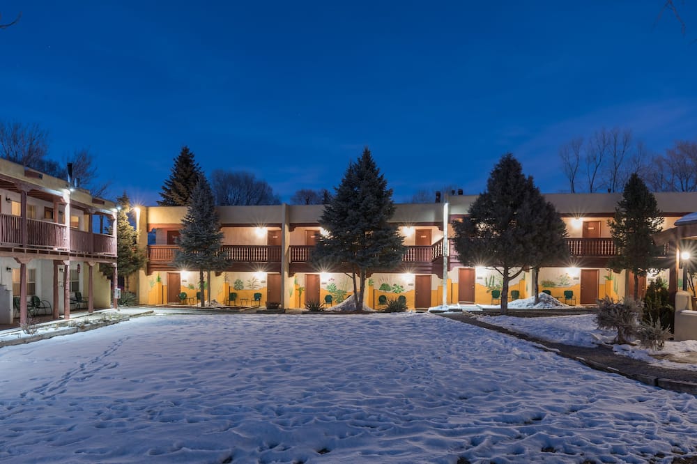 El Pueblo Lodge