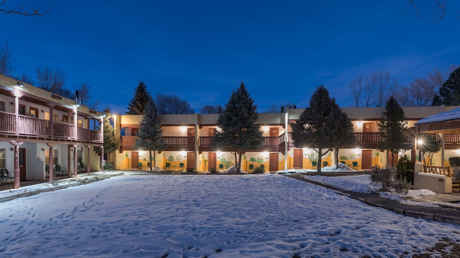 El Pueblo Lodge