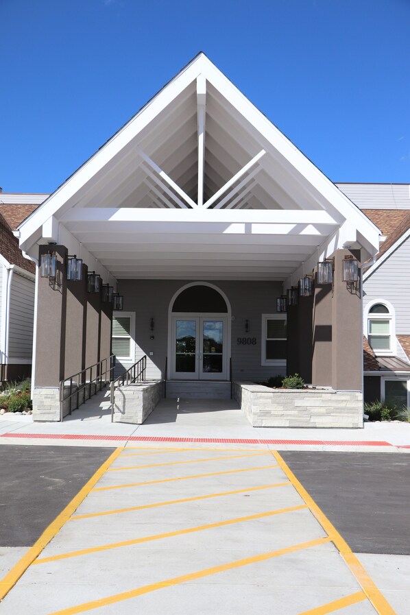 Vista frontal de la propiedad