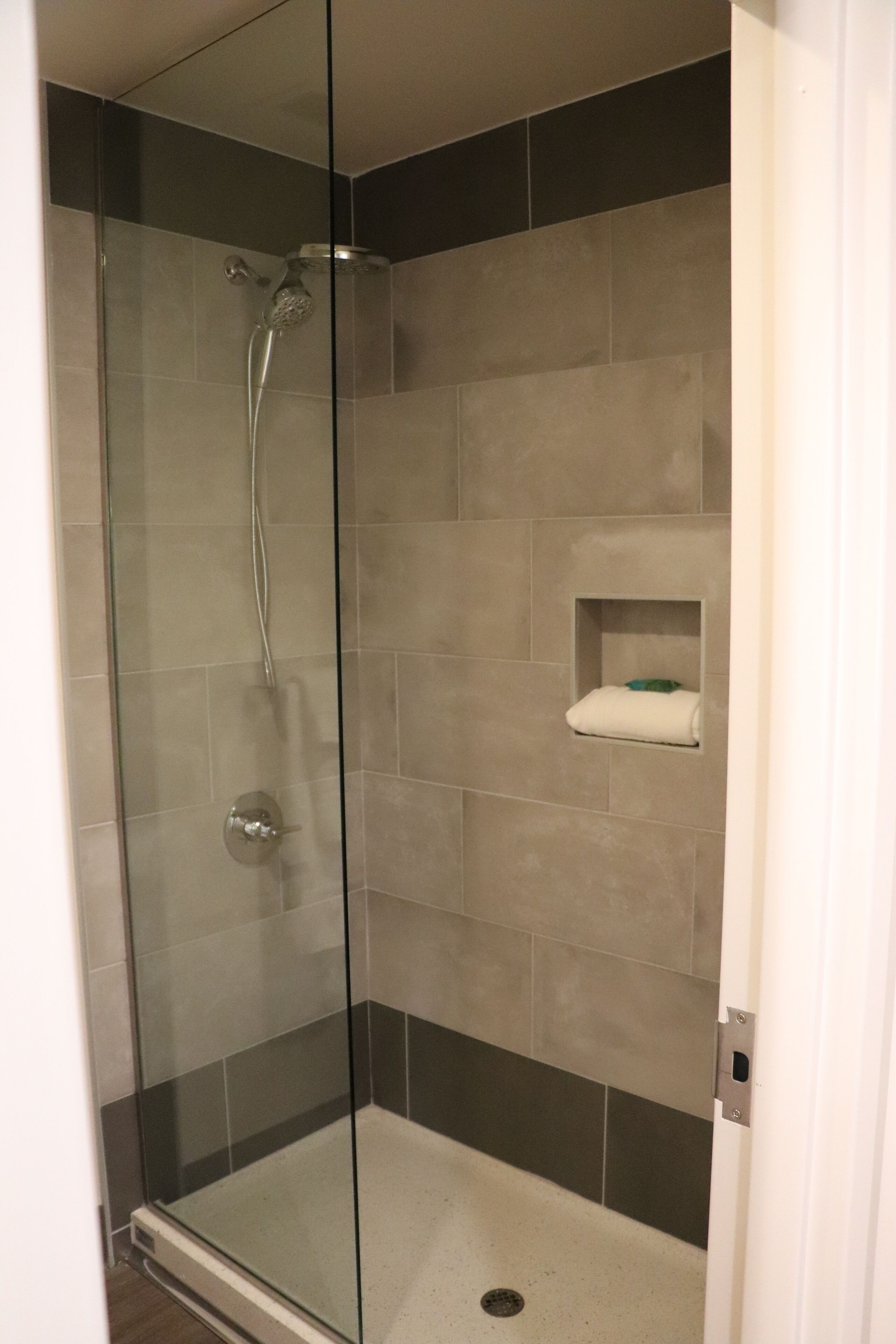 combined shower/bathtub, free toiletries, hair dryer, towels