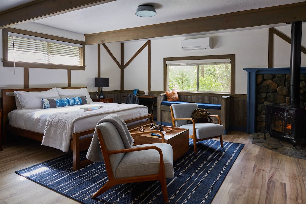 Superior Room, 1 King Bed, Fireplace | 1 bedroom, Egyptian cotton sheets, premium bedding, down comforters