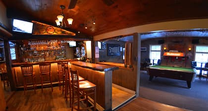 Hyde Away Inn