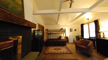 Fireplace Room | Free WiFi, bed sheets