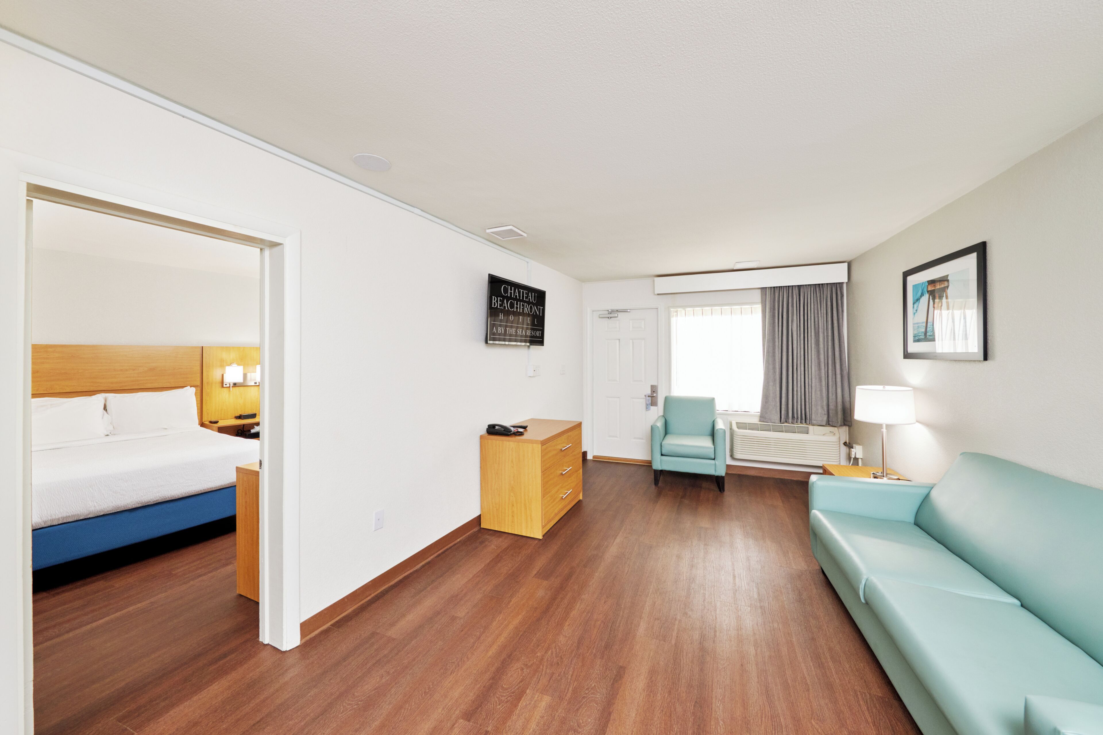 Gulfview Deluxe Suite - Queen/Queen with Kitchen | Living area | Flat-screen TV