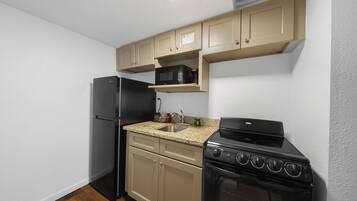 Deluxe Suite - Two-Bedroom with Kitchen | Private kitchen