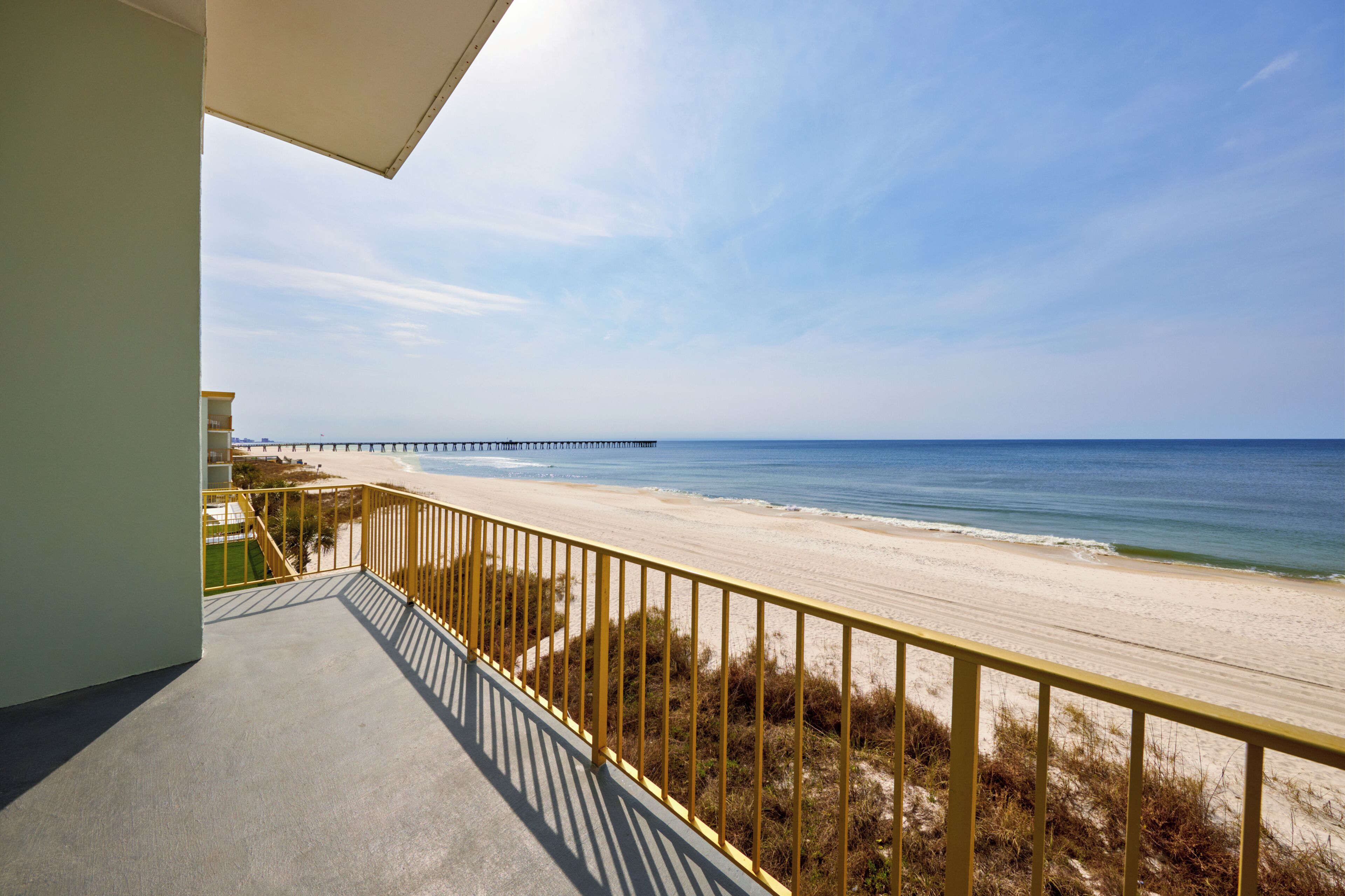 Beachfront Penthouse - Queen/Queen with Kitchen | Terrace/patio