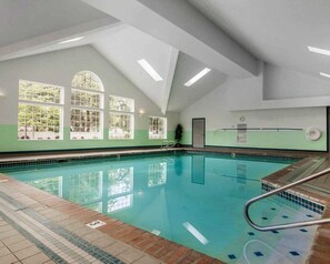 Indoor pool - Comfort Suites Corvallis (Corvallis)