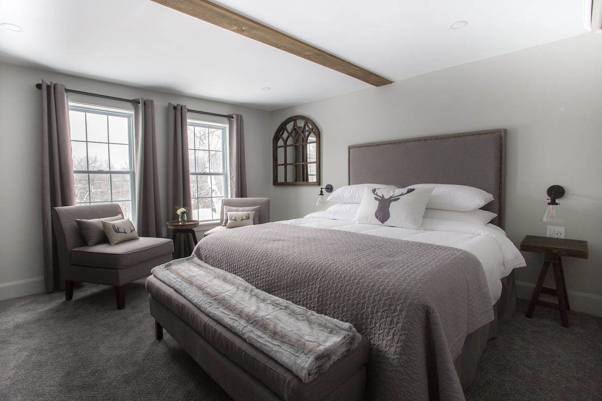 Farmhouse Ground Floor | Premium bedding, pillowtop beds, in-room safe, desk