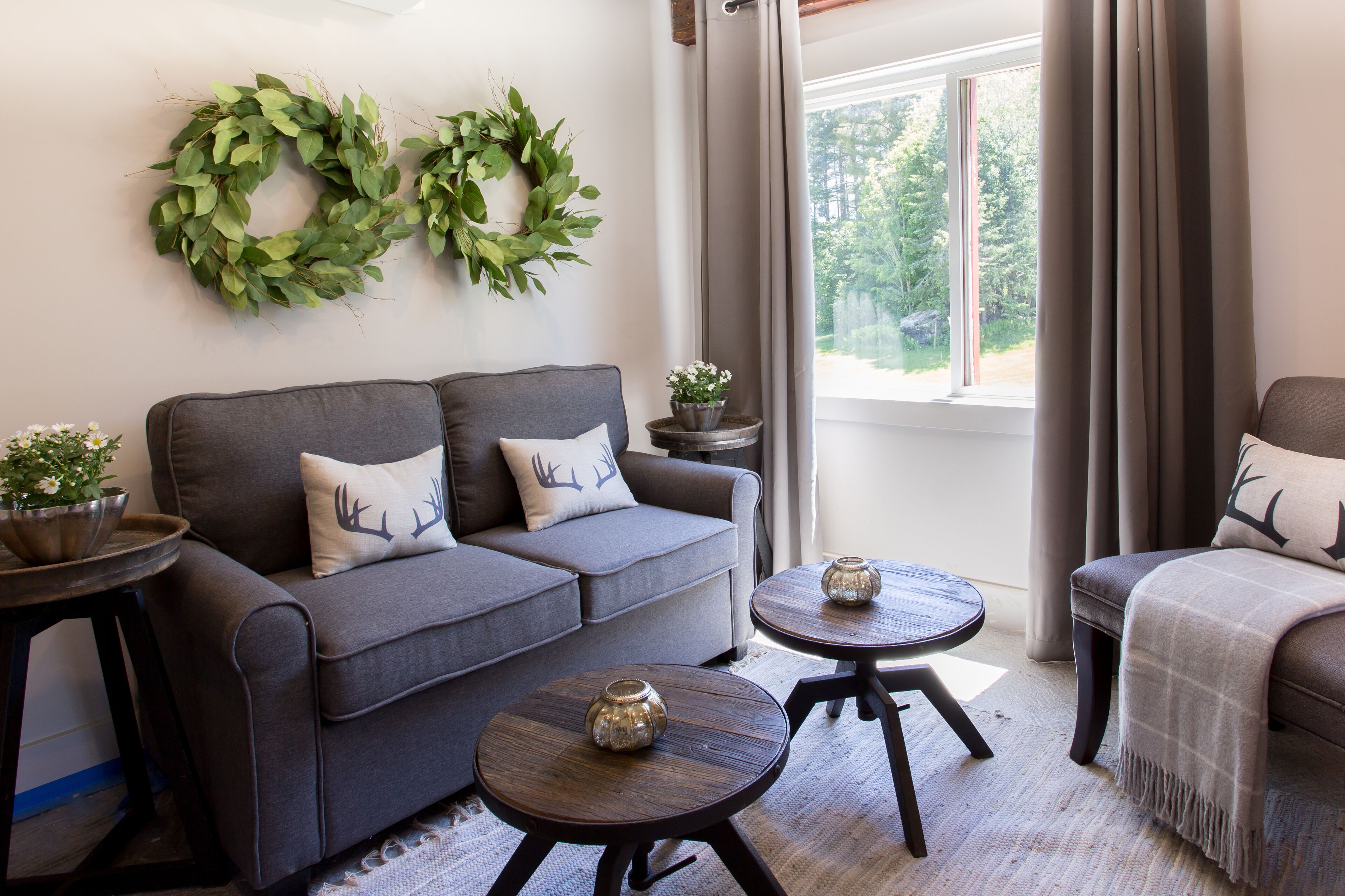 barnhouse mountain view suite | living area | 40-inch smart tv with cable channels, tv, table football