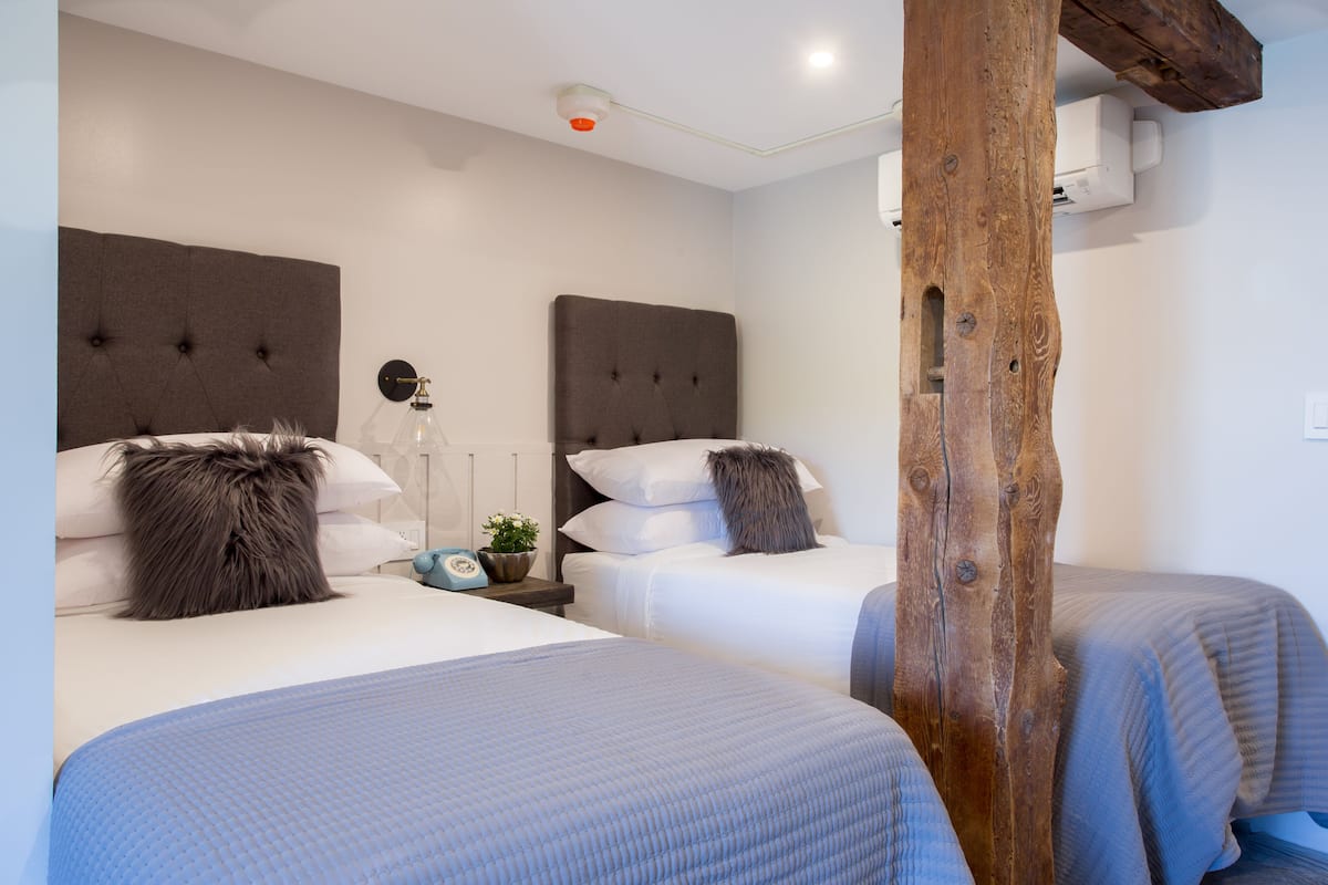 Barnhouse Twin | Premium bedding, pillowtop beds, in-room safe, desk